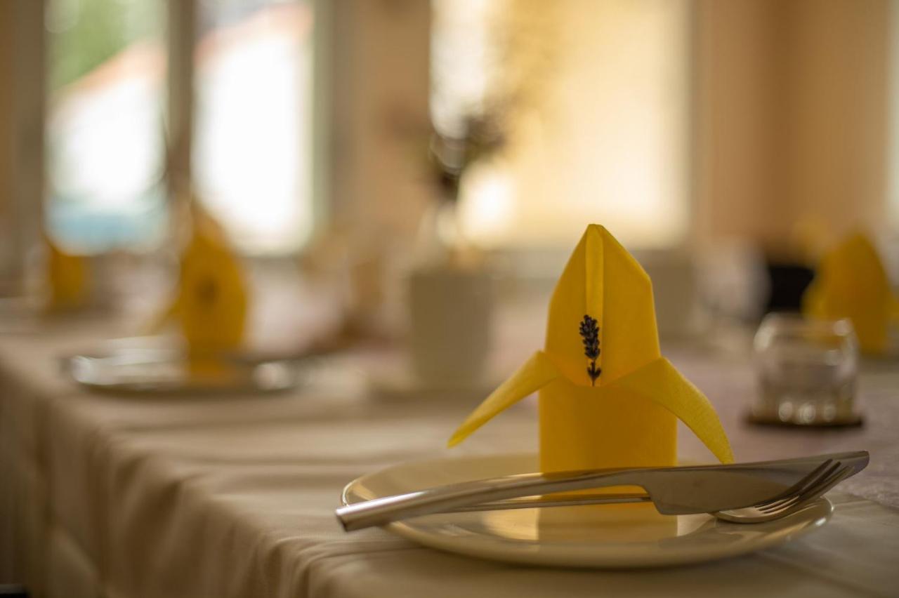 Familienhotel Schloss Leizen Bioverpflegung المظهر الخارجي الصورة