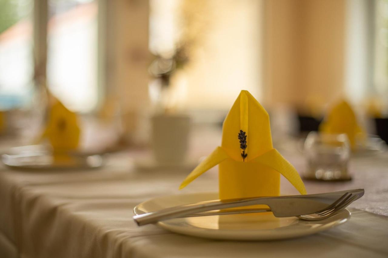 Familienhotel Schloss Leizen Bioverpflegung المظهر الخارجي الصورة